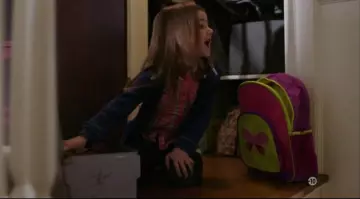 The backpack butterfly Crocodile Creek Harper Weil (Abby Ryder Fortson) in The Whispsers (S01E01)