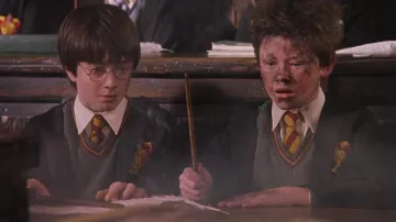 La varita mágica de Seamus Finnigan (Devon Murray) en Harry Potter y la escuela de hechiceros