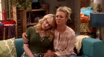 Blouse beige et rouge de Penny dans The Big Bang Theory