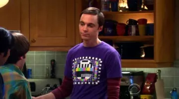 The t shirt purple Sheldon Cooper in The Big Bang Theory