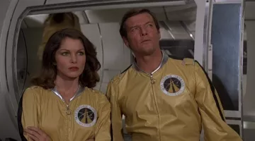 El escudo del traje espacial amarillo de James Bond (Roger Moore) en Moonraker