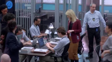 The skirt Babaton Shelby Wyatt (Johanna Braddy) in Quantico