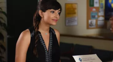La estibadora Paige Denim de Cece Parekh (Hannah Simone) en New Girl