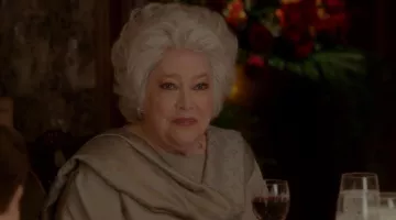 El chal louis vuitton de Ida Marquette (Kathy Bates) en The Boss