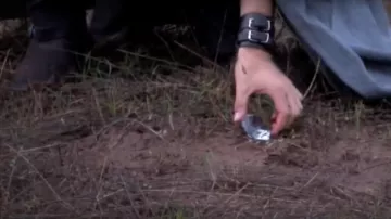 La piedra sustituta de Sparadrap (Kévin Lepape) en Noob S01E07