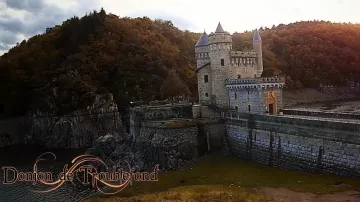 Le Château de La Roche sur la Loire, Donjon de Troublefond dans Noob saison 7