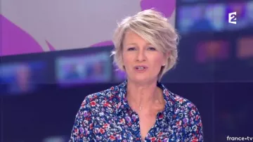 Blusa floral de Sophie Davant en C'est au programme du 04/10/2017