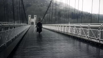 El puente colgante de The Caille en Haute-Savoie en la temporada 8 de Noob