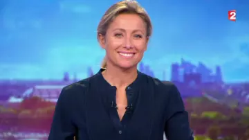 The shirt of Anne-Sophie Lapix in the journal de 20h de France 2 du 25/09/2017
