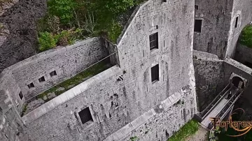 Le fort supérieur de Fort l'Écluse, Forteresse de Briseroc dans la saison 7 de Noob