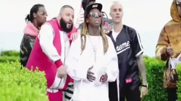 La camisa de satén negro Supreme usada por Justin Bieber en el video musical I'm the one feat. DJ Khaled