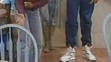 Zapatos Reebok Pump Twilight Zone en Un mundo diferente S04E20