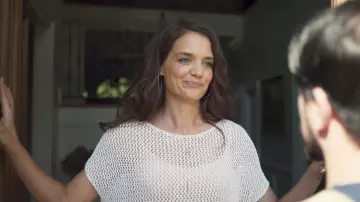Le top blanc à manches courtes ajouré de Bobbie Jo Logan Chapman (Katie Holmes) dans Logan Lucky