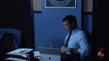 The Surface Pro 4 captain Jack Ballard (Scott Foley) in " Scandal S07E01
