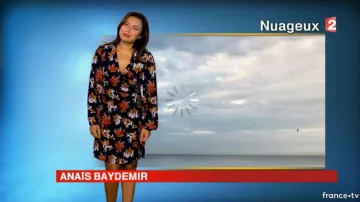 The flower dress of Anais Baydemir in Meteo 2 of the 08/10/2017