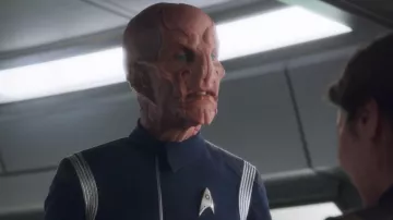 Starfleet Magne­tic Insi­gnia Badge Science worn by Saru (Doug Jones) as seen in Star Trek: Discovery