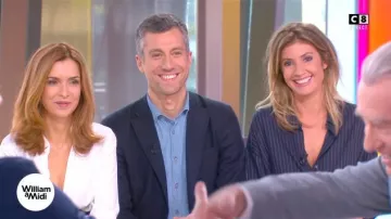 La chemise à rayures de Caroline Ithurbide dans William à midi du 09/10/2017