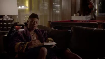 Versace Baroque Peignoir porté par Hakeem Lyon (Bryshere Y. Gris) comme on le voit dans l'Empire S04E02