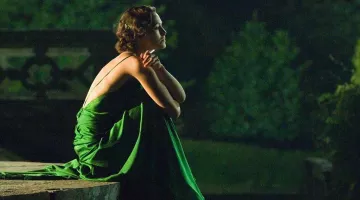 Vestido verde chanel usado por Cecilia Tallis (Keira Knightley) como se ve en Expiación