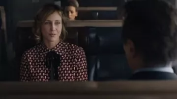 The shirt geometric print Marc Jacobs Joanna (Vera Farmiga) in The Switch (The Passenger)