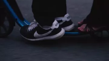 Les sneakers Nike Classic Cortez dans sa vidéo Placement de produits de Squeezie