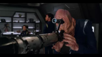 The telescope of Captain Han Bo (Michelle Yeoh) in Star Trek Discovery