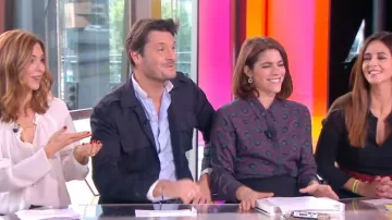 Le chemisier à fleurs de Julia Molkhou dans William à midi du 06/10/2017