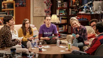 Music City (Clear Graphic) Diseño de camiseta por humanos usado por Sheldon Cooper (Jim Parsons) como se ve en The Big Bang Theory S11E03