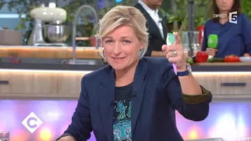 Le t-shirt tigre de Anne-Elisabeth Lemoine dans C à vous du 10/10/2017