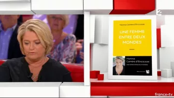 The book A woman between two worlds of Marina Carrère d'encausse seen in Strongly Sunday of the 08/10/2017