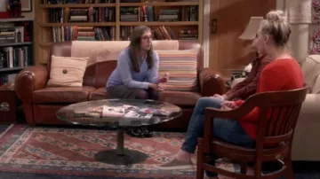 Les Slip-On Vince Verrell de Penny (Kaley Cuoco) dans The Big Bang Theory S11E03