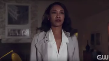The leather jacket grey Club Monaco, Iris West (Candice Patton) in The Flash S04E01