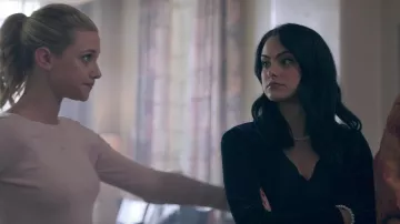 The top Sandro black Veronica Lodge (Camila Mendes) in Riverdale S02E01