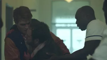 Chaqueta de camionero Sherpa de Levi's usada por Fred Andrews (Luke Perry) como se ve en Riverdale S02E01