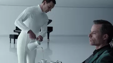 La théière blanche Rosenthal de David (Michael Fassbender) dans Alien : Covenant