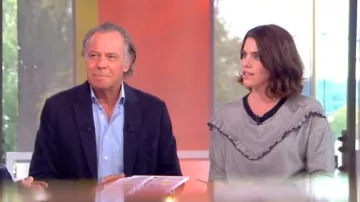 Le sweat à volants de Julia Molkhou dans William à midi du 12/10/2017