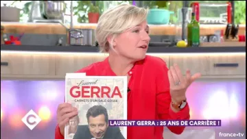 Le livre Carnets d'un sale gosse de Laurent Gerra vu dans C à vous du 12/10/2017