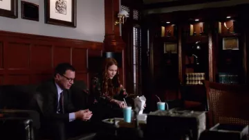 Isabel Marant Rusak Estampado Floral Camisa de Seda usada por Abby Whelan (Darby Stanchfield) como se ve en Scandal S07E02