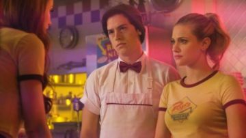 Pop's Chockl'it Shoppe Yellow t-shirt worn by Betty Cooper (Lili Reinhart) as seen in Riverdale S02E02