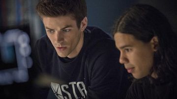 The pull S. T. A. R., Barry Allen (Grant Gustin) in The Flash S01E04