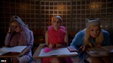 Authentic calculator and pink pen hair Chanel Oberlin (Emma Roberts) in Scream Queens S02E09