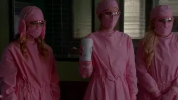 L'authentique tenue de chirurgien rose de Chanel #3 (Billie Lourd) dans Scream Queens S02E10