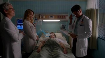 El auténtico tubo de respiración #10 de Chanel (Dahlya Glick) en Scream Queens S02E07