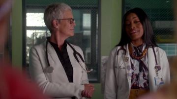 The authentic shirt Paul Smith, skirt Topshop and boots Zayday Williams (Keke Palmer) in Scream Queens S02E02