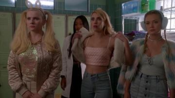 Les authentiques blouson Topshop et jupe Band of Outsiders de Chanel #5 (Abigail Breslin) dans Scream Queens S02E01