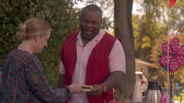 Reloj Swatch auténtico de Chamberlain (James Earl) en Scream Queens S02E06