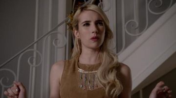 El auténtico collar de plata de Chanel Oberlin (Emma Roberts) en Scream Queens S01E08