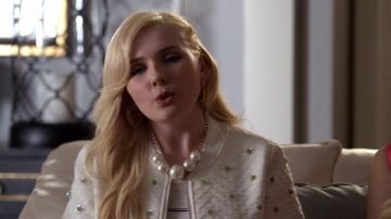 Authentic jacket, skirt, t-shirt, belt, and jewelry of Chanel #5 (Abigail Breslin) in Scream Queens S01E01
