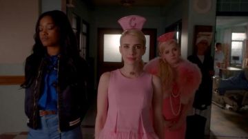The authentic pink set top and pants by Chanel Oberlin (Emma Roberts) in Scream Queens S02E10