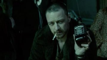 Botella de whisky Jack Daniels de David Percival (James McAvoy) como se ve en Atomic Blonde